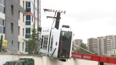 Ankara’da 70 metrelik yük asansörü devrildi