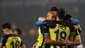 Fenerbahçe Kadıköy'de farklı kazandı (Fenerbahçe-Çaykur Rizespor maç sonucu) Fenerbahçe Kadıköy'de farklı kazandı (Fenerbahçe-Çaykur Rizespor maç sonucu)