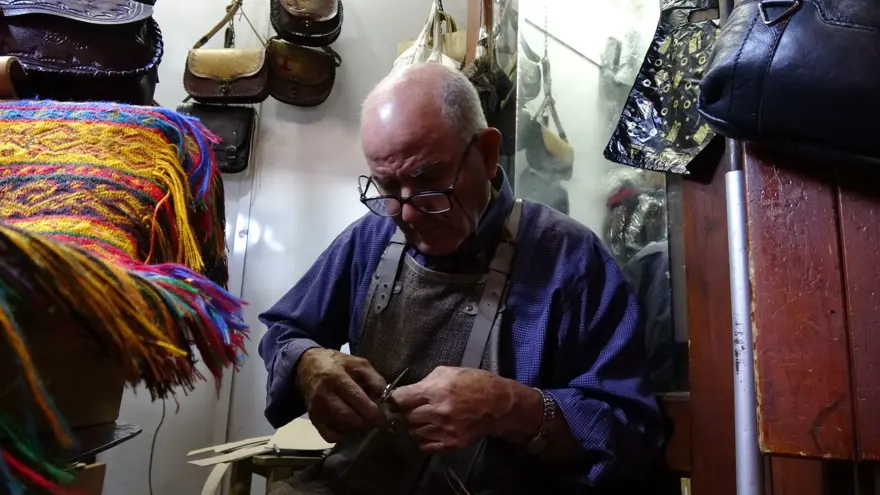 76 yaşında ama mesleğini yaşatmaya devam ediyor: 66 yıldır üretmekten vazgeçmedi 2 76 yaşında ama mesleğini yaşatmaya devam ediyor: 66 yıldır üretmekten vazgeçmedi 2