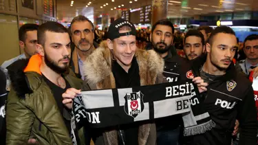 Kartal, Domagoj Vida'ya kavuştu