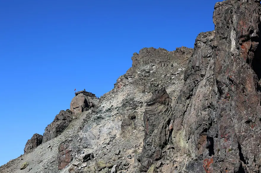 En iyi zirvelerden biri: Deniz seviyesinden 3 bin 200 metre yükseklikte 3