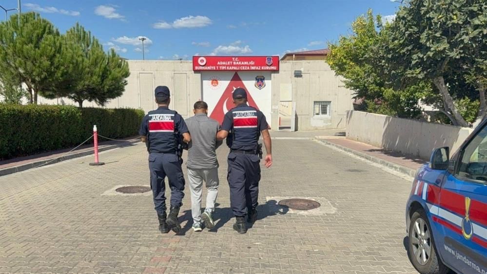 44 yıl hapis cezasıyla aranıyordu, Edremit'te yakalandı