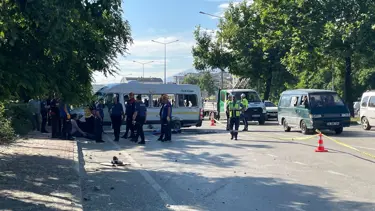 Bursa'da işçi servisi ile otomobil çarpıştı: 1 ölü, 9 yaralı