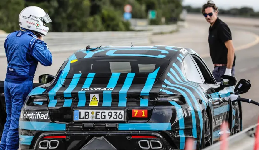 ALTI PORSCHE TEST PİLOTU YER ALDI 7