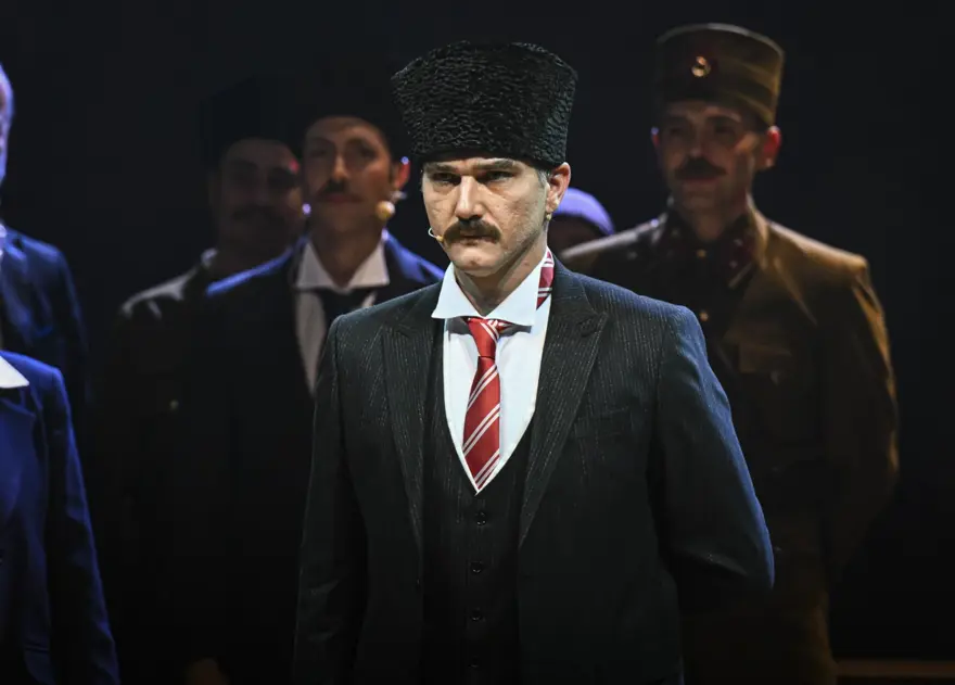 "Cumhuriyete Doğru" oyunu Ankara'da "perde" dedi 6 "Cumhuriyete Doğru" oyunu Ankara'da "perde" dedi 6