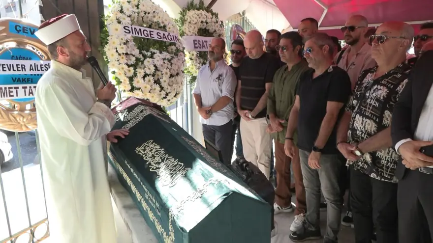 Deniz Seki annesine veda etti 9