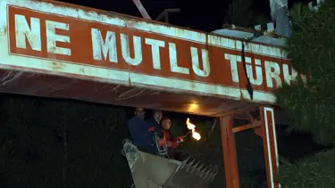 'Ne Mutlu Türküm Diyene' levhası kaldırıldı