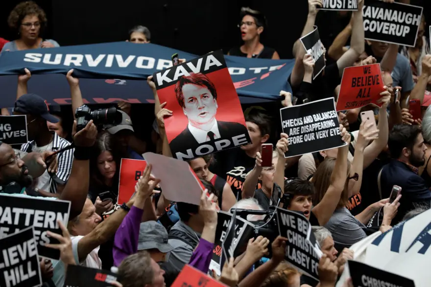 Kavanaugh'u protesto eden Amy Schumer ve Emily Ratajkowski tutuklandı 12