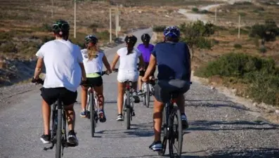 ALS hastaları için Alaçatı sokaklarında pedal çevirdiler