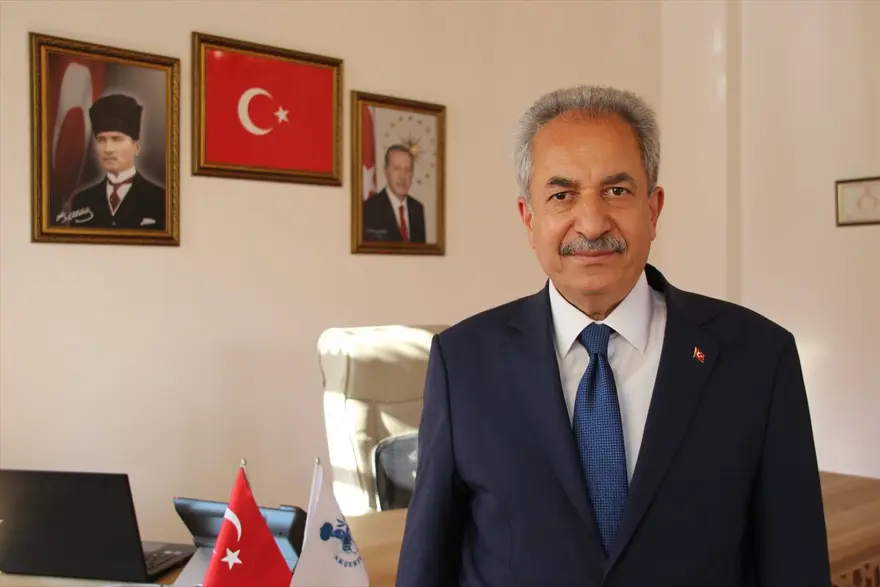 Tamamen kuruyan Akşehir Gölü'nün tabanında su bulundu 1 Tamamen kuruyan Akşehir Gölü'nün tabanında su bulundu 1