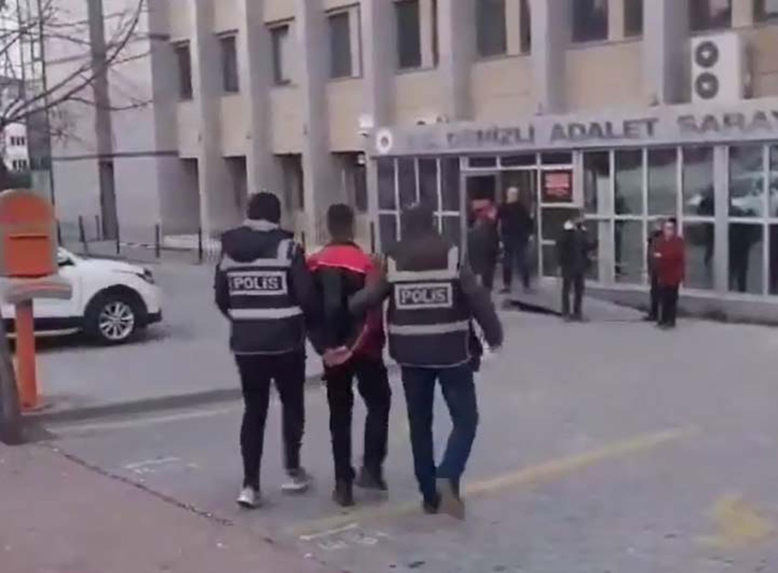Eşcinsel ilişki vaadiyle 90 bin TL'lik gasp