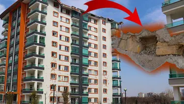 4 yıllık binanın kolon ve kiriş aralarına tahta parçaları konulmuş