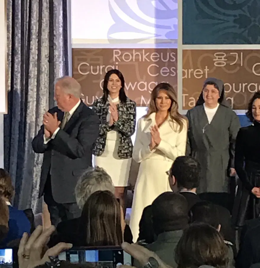 Saadet Öğretmen ödülünü Melania Trump'tan aldı 9 Saadet Öğretmen ödülünü Melania Trump'tan aldı 9