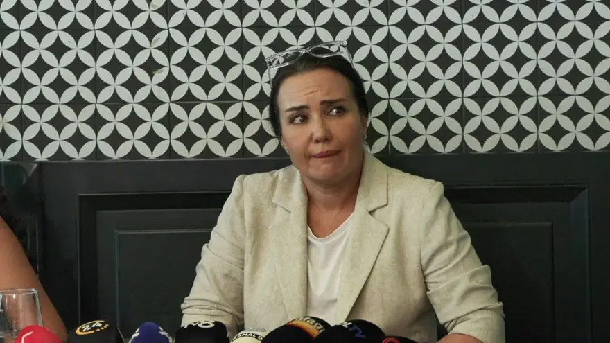 "Oğlumu kaçırdı" demişti! Nilüfer ve Deniz Uğur arasında buzlar eridi "Oğlumu kaçırdı" demişti! Nilüfer ve Deniz Uğur arasında buzlar eridi