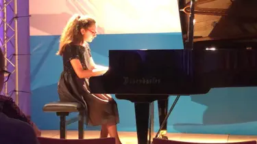 Ayşe Cemre, 13 yaşında Mozart'ın okuluna kabul edildi