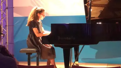 Ayşe Cemre, 13 yaşında Mozart'ın okuluna kabul edildi
