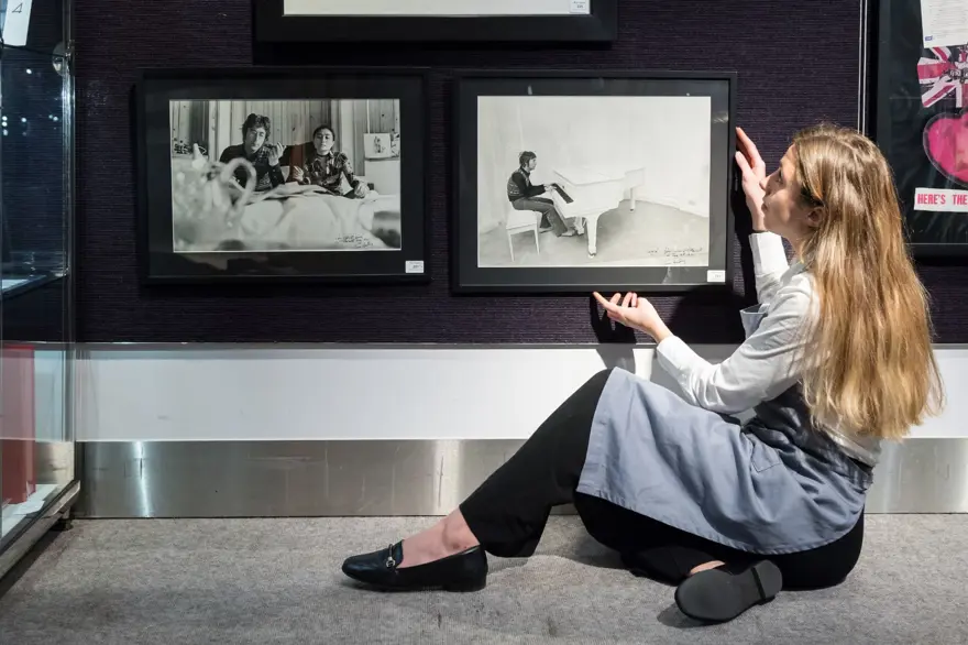 Ünlülerin eşyaları Londra'daki Bonhams Müzaye Evi'nde açık artırmada 8 Ünlülerin eşyaları Londra'daki Bonhams Müzaye Evi'nde açık artırmada 8