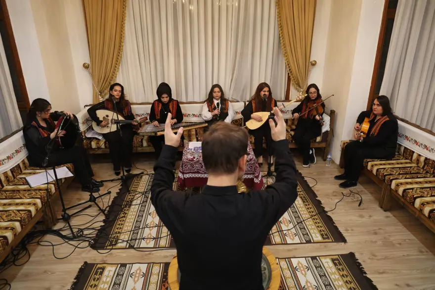 Kürsübaşı'na kadın eli değdi: İzleyenler hayran kaldı 5