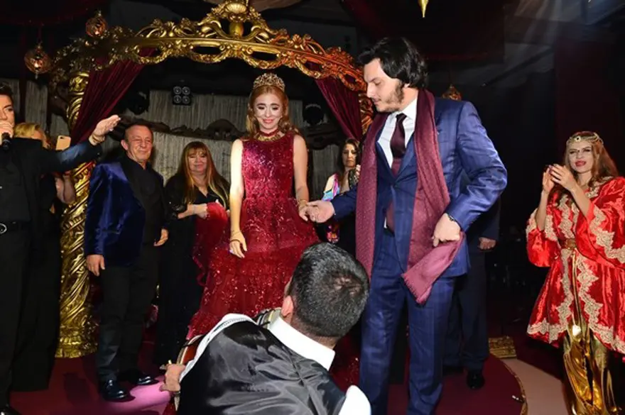 Ali Ağaoğlu'nun kızı Sena evleniyor (Kına gecesi) 7