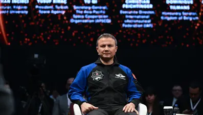 Türkiye'nin ilk astronotu Alper Gezeravcı'dan gençlere çağrı: "Bu alandan sakın korkmayın"