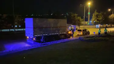 Yolun karşısına geçmeye çalışan yayaya kamyon çarptı