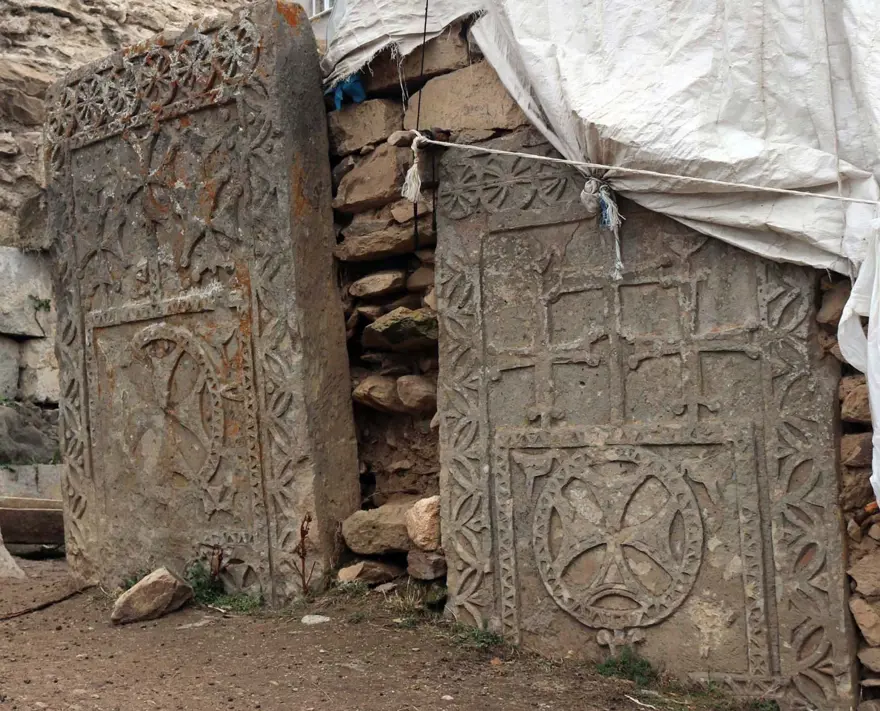 Bin 400 yıllık kilise ot ve saman deposu olarak kullanılıyor 3