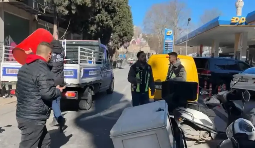 Karaköy sokaklarını mesken tutan korsan otoparkçılara denetim 