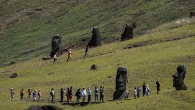 Moai heykellerinin sırrı çözüldü: "Yürütülmüşler"