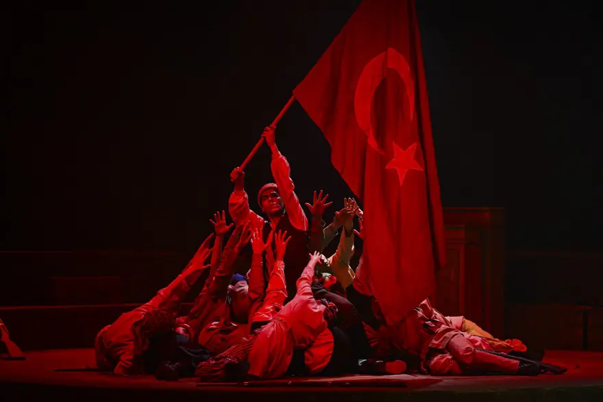 "Cumhuriyete Doğru" oyunu Ankara'da "perde" dedi 2 "Cumhuriyete Doğru" oyunu Ankara'da "perde" dedi 2