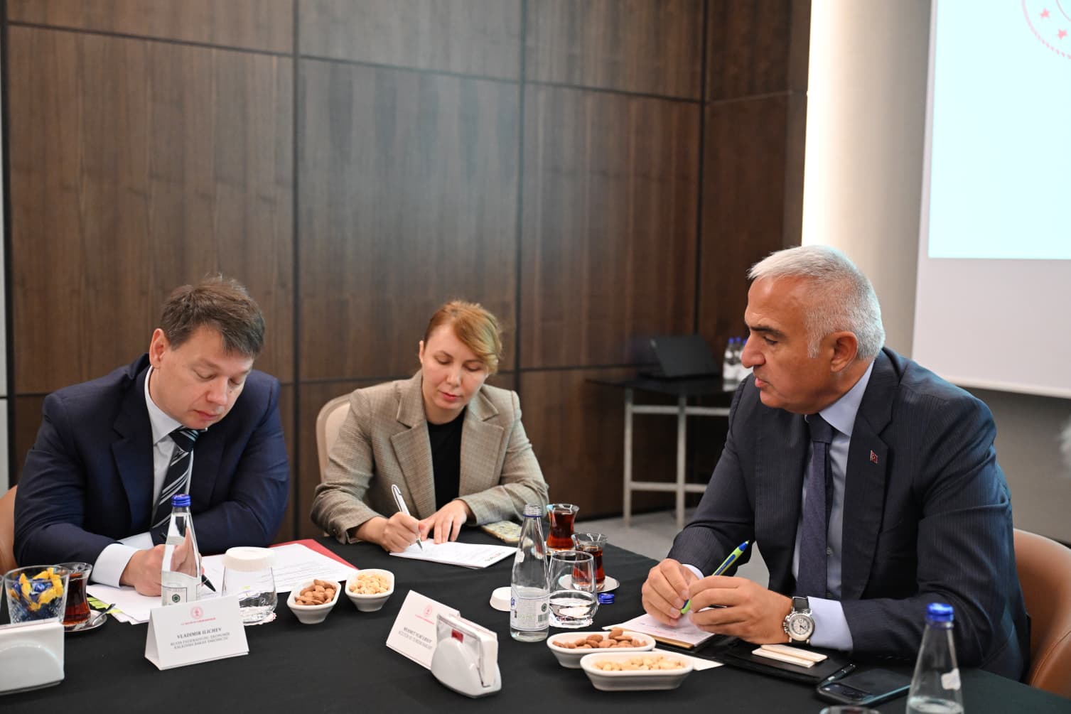 01-KÜLTÜRVETURİZMBAKANIMEHMETNURİERSOY-140519.jpg