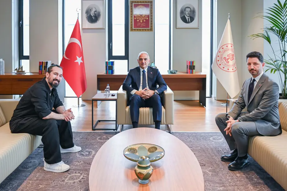 Kültür ve Turizm Bakanı Mehmet Nuri Ersoy ile Barış Manço'nun oğlu Doğukan Manço bir araya geldi