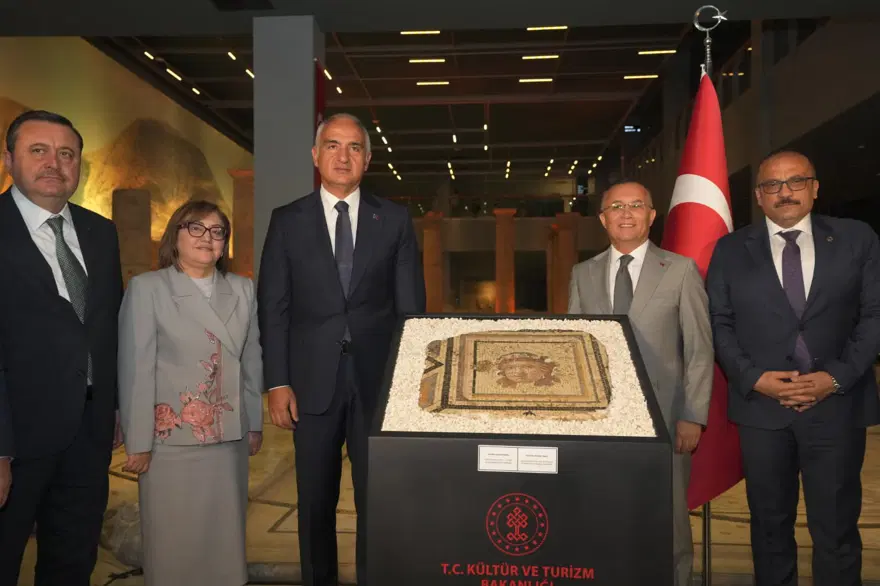 ABD, Çingene Kızı Mozaiği'nin eksik parçasını Türkiye'ye iade etti  1