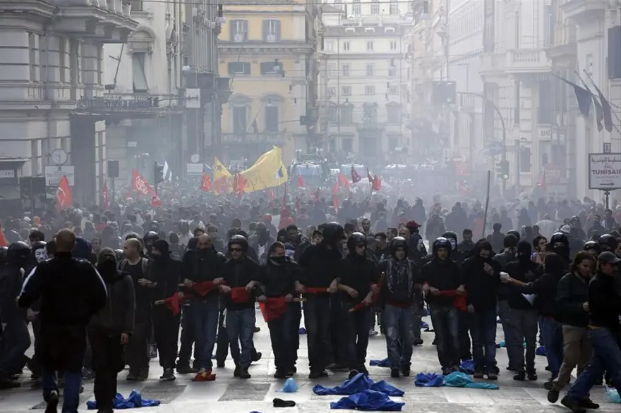 İtalya'da tepki çeken müdahale 26