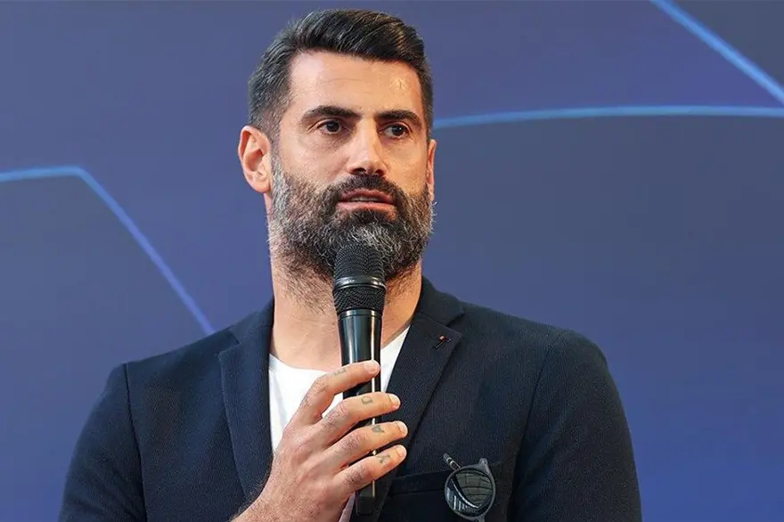 Volkan Demirel'den "Fenerbahçe'de çalışır mısın?" sorusuna cevap 6 Volkan Demirel'den "Fenerbahçe'de çalışır mısın?" sorusuna cevap 6