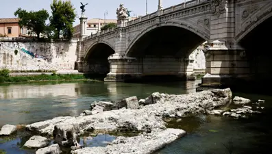 İtalya'da tarihi kuraklık: Tiber nehri kurumaya yüz tuttu
