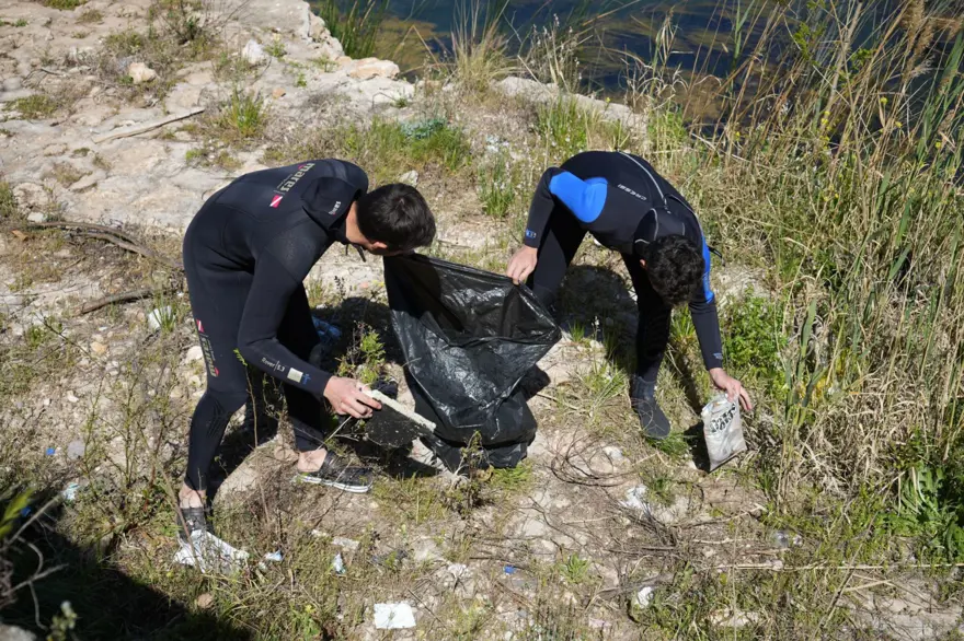 Uzman isim "denizler alarm veriyor" diyor: Torbalar dolusu çöp çıkardılar 1