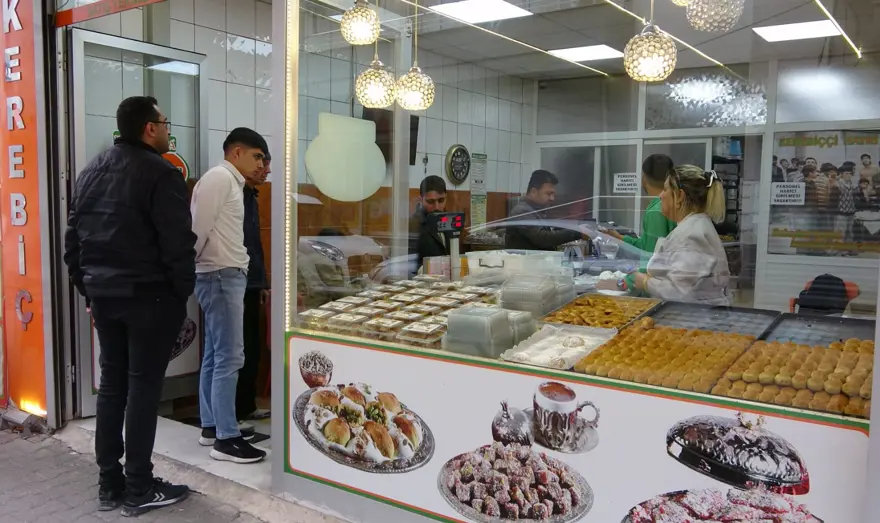 Kerebiç tatlısı sofraların vazgeçilmezi oldu: 3 özelliğiyle diğer tatlılardan ayrılıyor 2