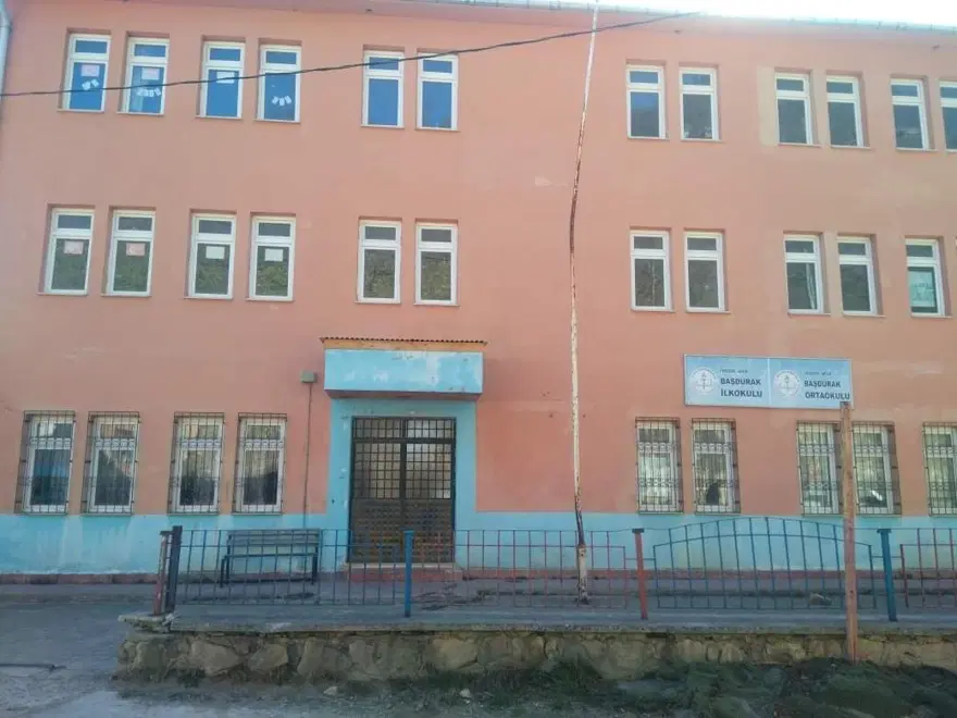 Korkuyla 3 kez okul değiştirdiler ama heyelandan kurtulamadılar 10 Korkuyla 3 kez okul değiştirdiler ama heyelandan kurtulamadılar 10