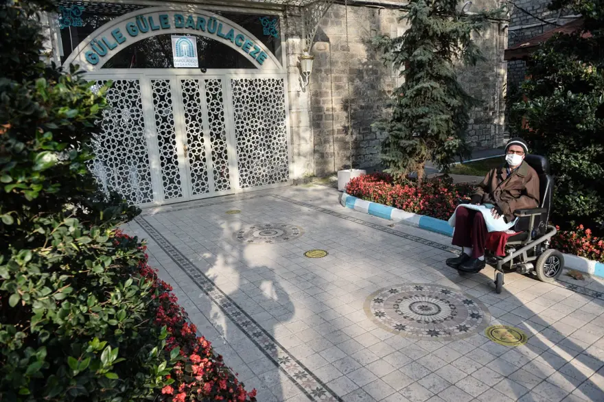 Türkiye'de ilk vaka görüldüğü gün kapılar kapandı! Darülaceze'de 'kapalı' 9 ay 7 Türkiye'de ilk vaka görüldüğü gün kapılar kapandı! Darülaceze'de 'kapalı' 9 ay 7