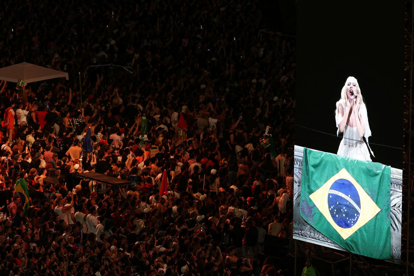 Brezilya'da Lady Gaga konserine bombalı saldırı girişimi engellendi