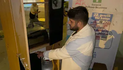 Gardırop içinde tost yapıp satıyorlar: 2 gençten girişimcilik örneği