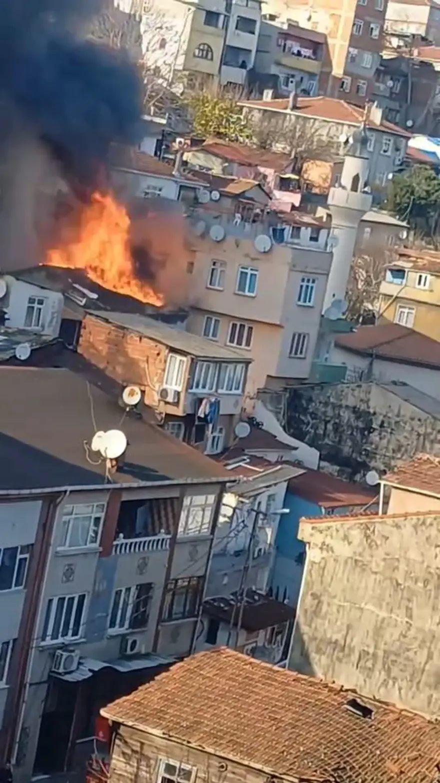 Beyoğlu'nda gecekondu yangını 6 Beyoğlu'nda gecekondu yangını 6
