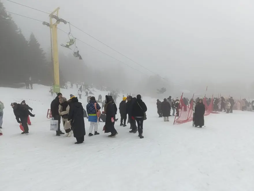 Kar kalınlığı 50 santimetreyi geçince herkes oraya koştu: Oteller bölgesinde izdiham Kar kalınlığı 50 santimetreyi geçince herkes oraya koştu: Oteller bölgesinde izdiham