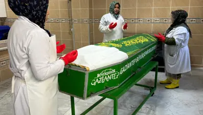 Duyunca herkesin irkildiği mesleklerini severek yapıyorlar