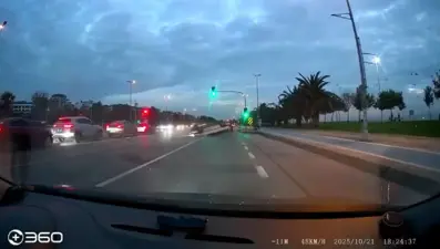 Önce makas attı sonra metrelerce sürüklendi