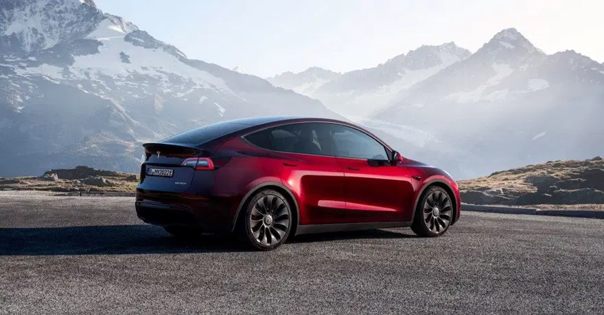 17 - TESLA MODEL Y 7