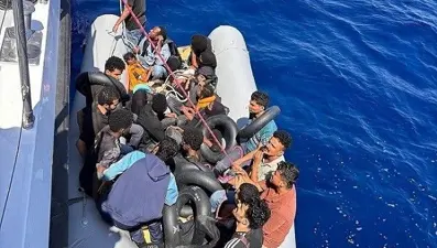 Kuşadası açıklarında 22 düzensiz göçmen kurtarıldı