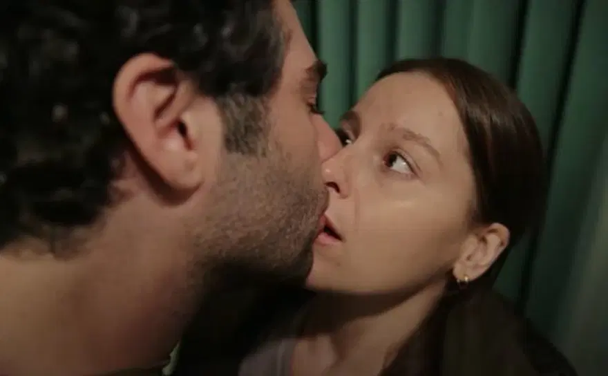 YAVUZ, MERYEM'İ ÖPTÜ 8