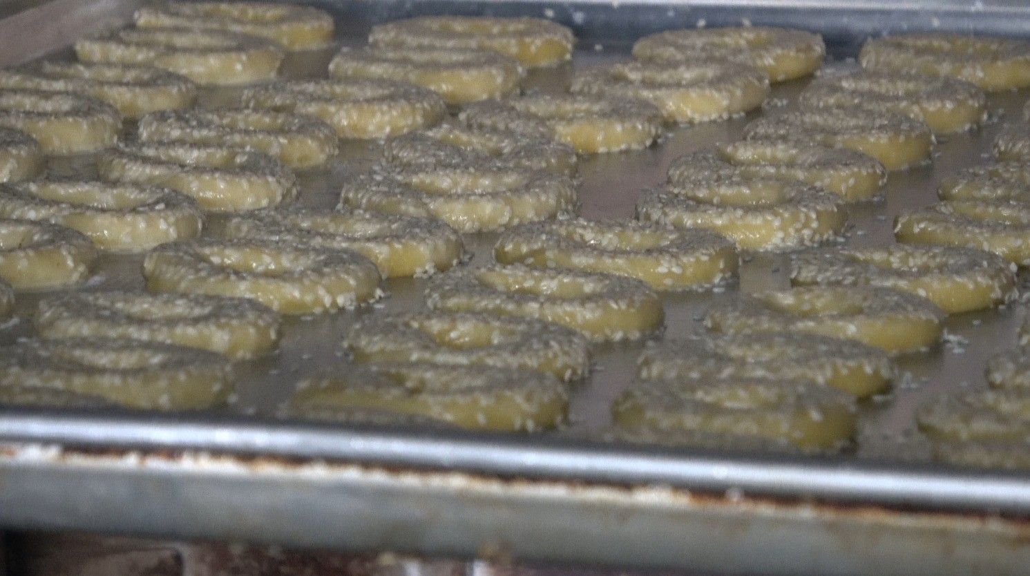 Ramazan Bayramı'nın olmazsa olmazı: Her evde bir tabakta bayram kahkesi bulunur