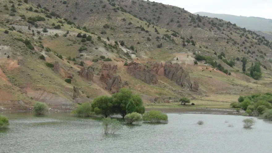 Burası Kapadokya değil! Kars'ın "peri bacaları" 1